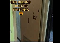 Pintu Kamar Mandi Plastik Rusak